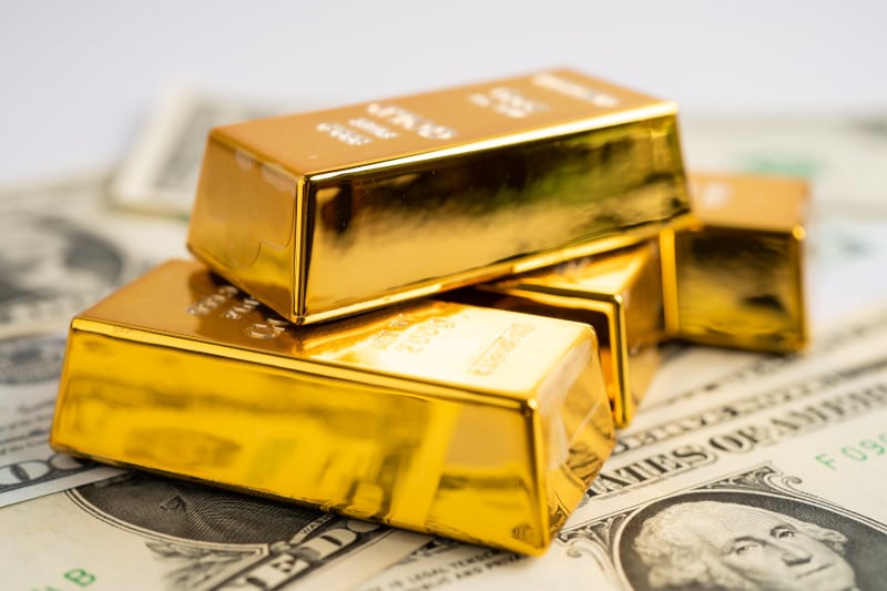 gold bars on US dollars